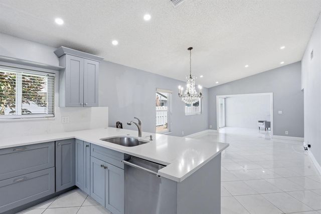 8621 Jasmine Way, Boca Raton, FL 33496