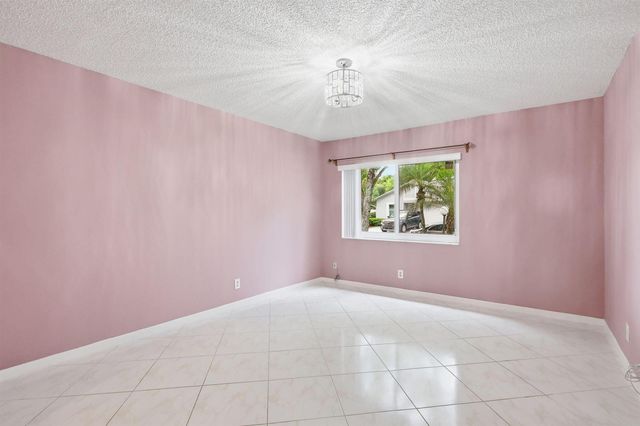 8621 Jasmine Way, Boca Raton, FL 33496