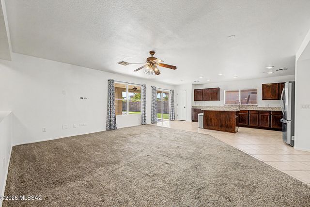 8261 N Stonehill Drive, Tucson, AZ 85743