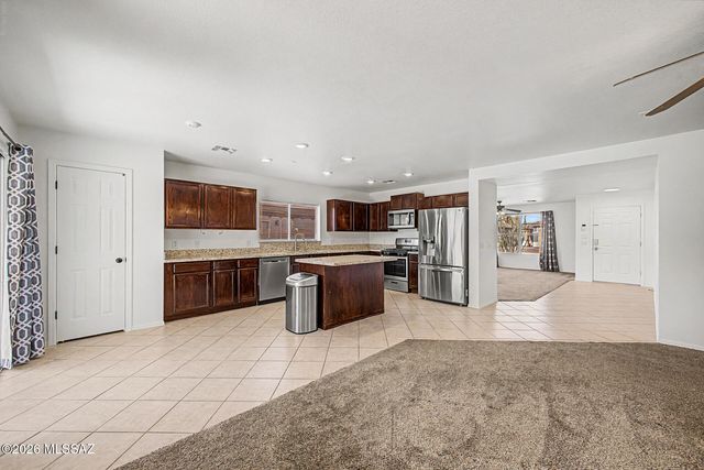 8261 N Stonehill Drive, Tucson, AZ 85743
