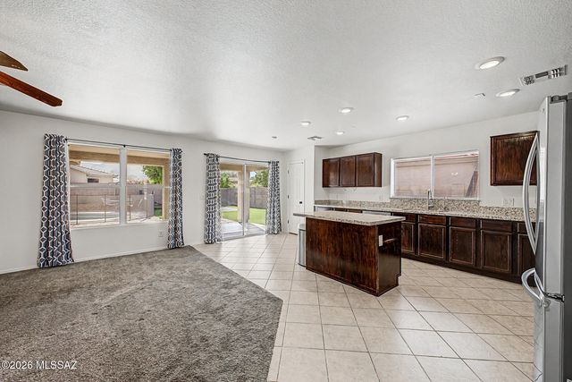 8261 N Stonehill Drive, Tucson, AZ 85743