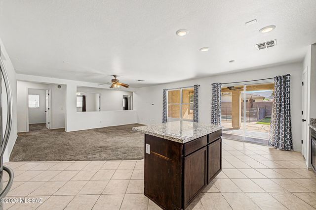 8261 N Stonehill Drive, Tucson, AZ 85743