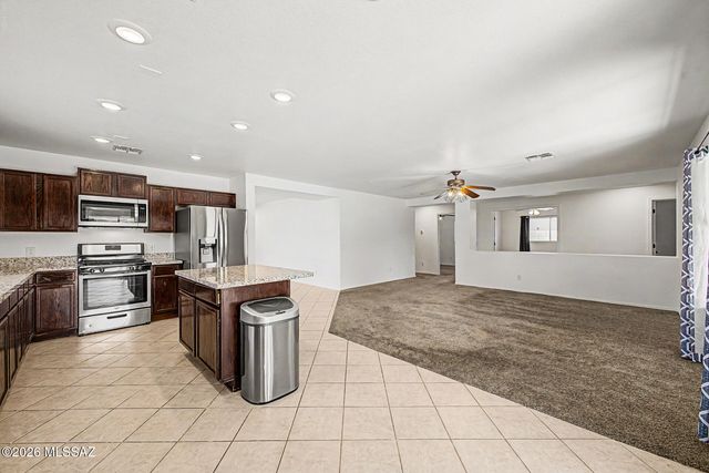 8261 N Stonehill Drive, Tucson, AZ 85743