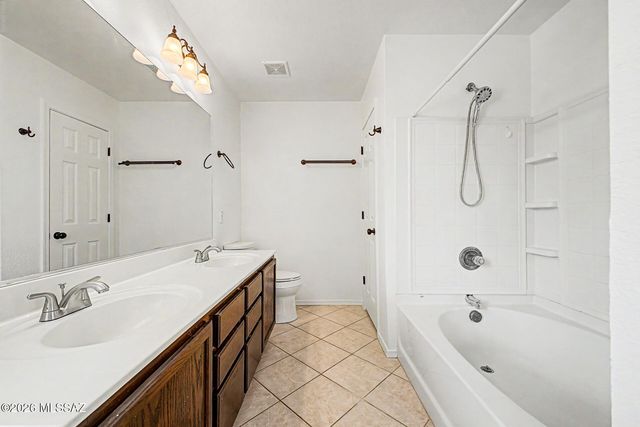 8261 N Stonehill Drive, Tucson, AZ 85743