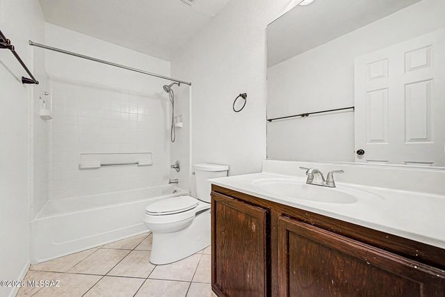 8261 N Stonehill Drive, Tucson, AZ 85743