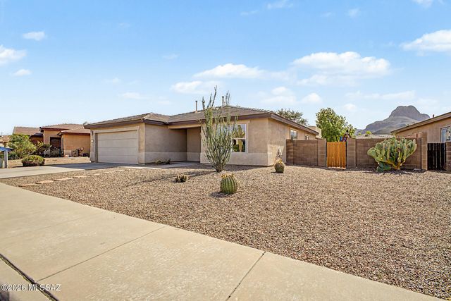 8261 N Stonehill Drive, Tucson, AZ 85743