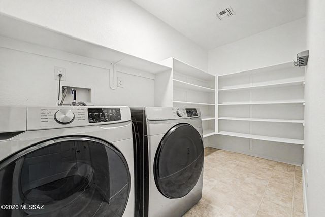 8261 N Stonehill Drive, Tucson, AZ 85743