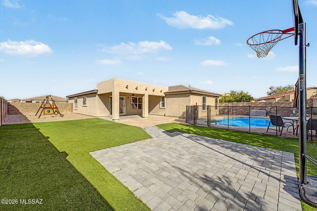 8261 N Stonehill Drive, Tucson, AZ 85743