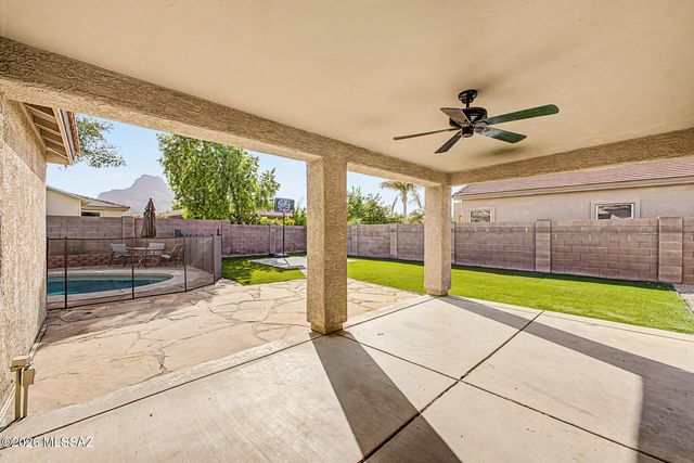 8261 N Stonehill Drive, Tucson, AZ 85743