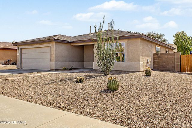 8261 N Stonehill Drive, Tucson, AZ 85743