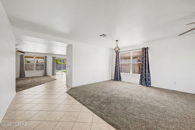 8261 N Stonehill Drive, Tucson, AZ 85743