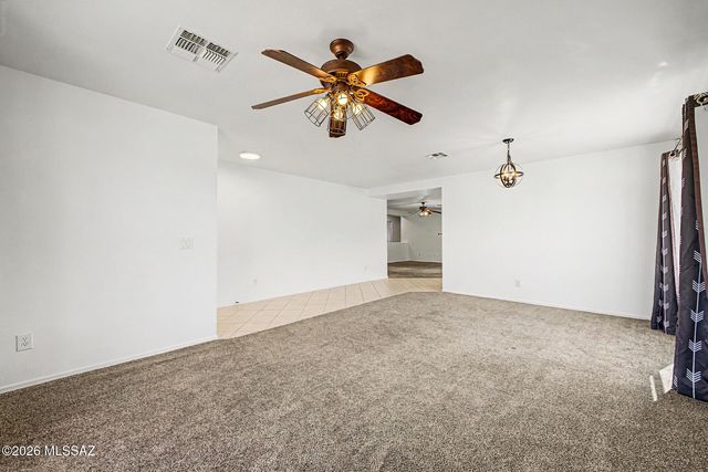 8261 N Stonehill Drive, Tucson, AZ 85743
