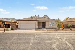 8261 N Stonehill Drive, Tucson, AZ 85743
