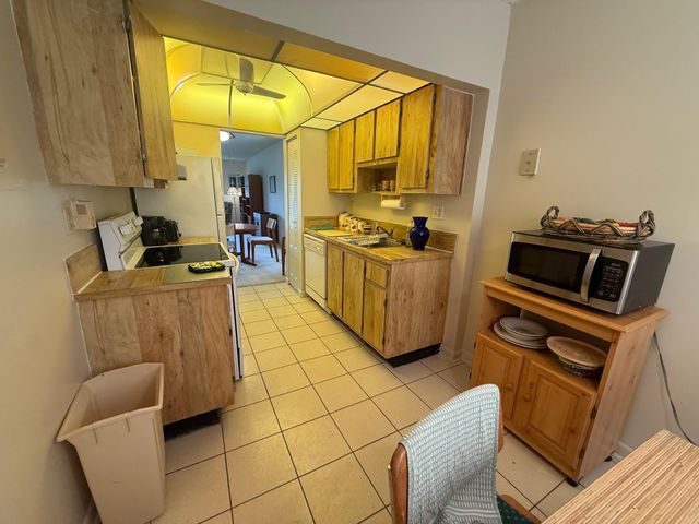 8405 NW 61st St D315, Tamarac, FL 33321