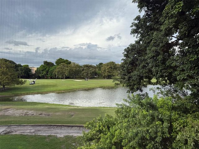 8405 NW 61st St D315, Tamarac, FL 33321
