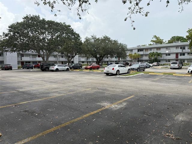 8405 NW 61st St D315, Tamarac, FL 33321