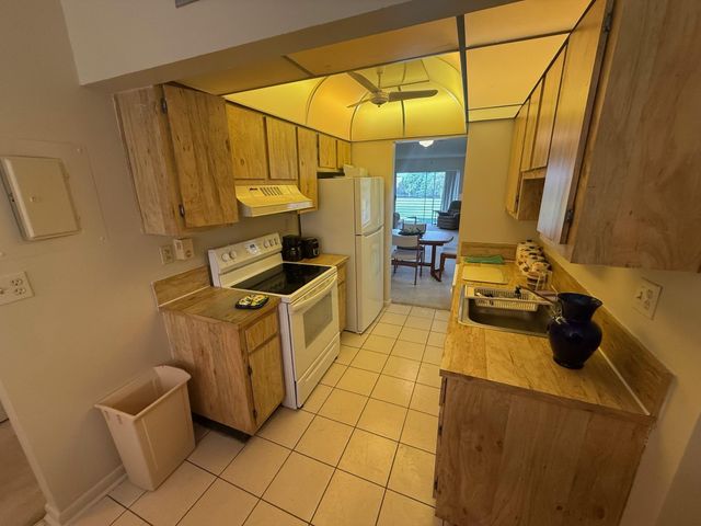 8405 NW 61st St D315, Tamarac, FL 33321