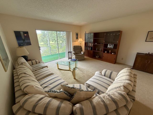8405 NW 61st St D315, Tamarac, FL 33321