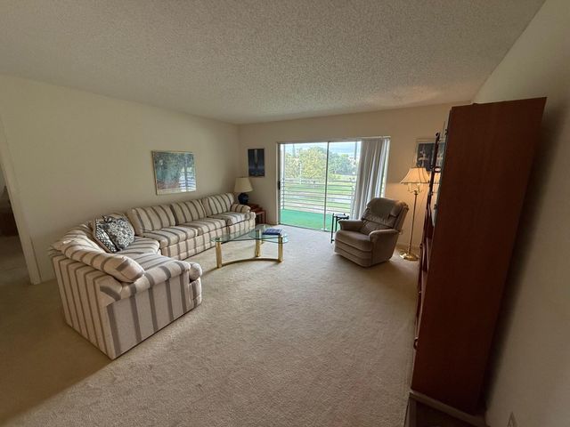 8405 NW 61st St D315, Tamarac, FL 33321