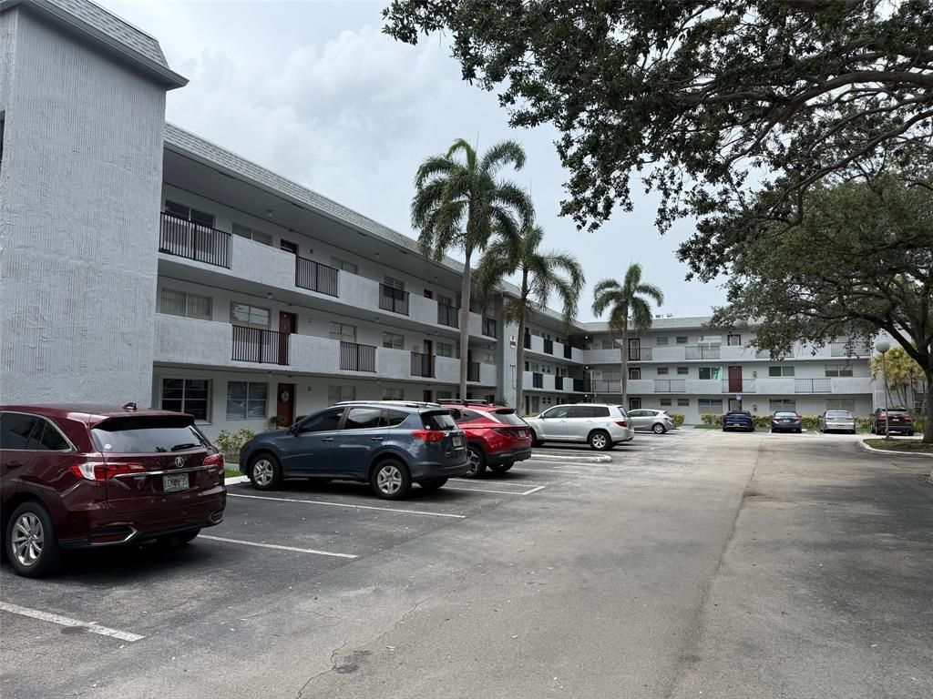 8405 NW 61st St D315, Tamarac, FL 33321