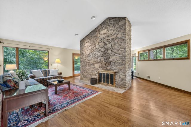 2 Merrywood, Simsbury, CT 06070