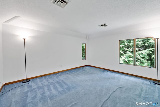 2 Merrywood, Simsbury, CT 06070