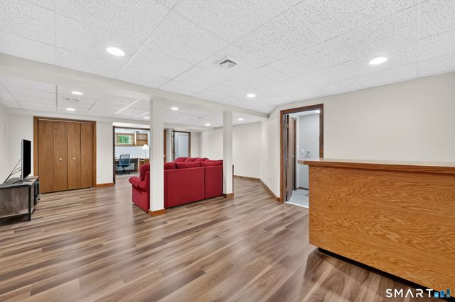 2 Merrywood, Simsbury, CT 06070