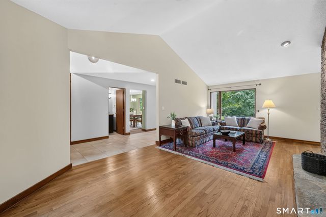 2 Merrywood, Simsbury, CT 06070
