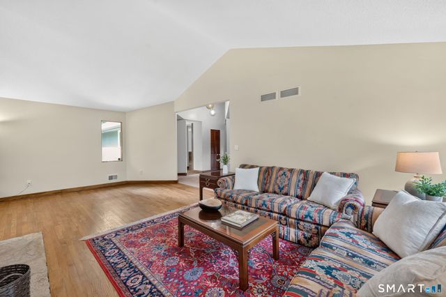 2 Merrywood, Simsbury, CT 06070
