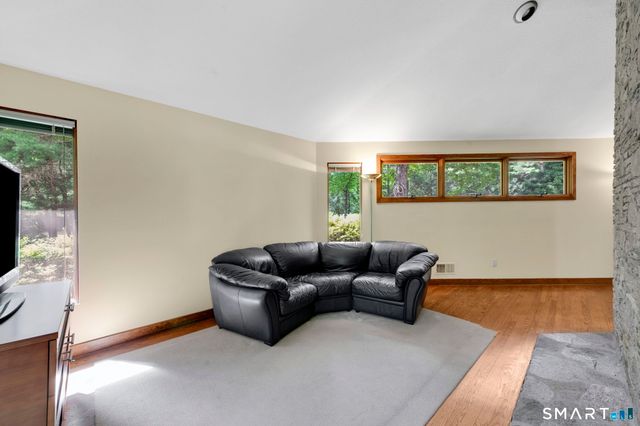 2 Merrywood, Simsbury, CT 06070