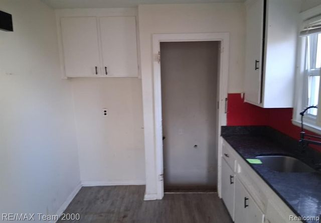 20445 Pinehurst Street, Detroit, MI 48221