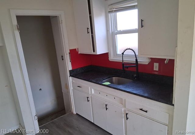 20445 Pinehurst Street, Detroit, MI 48221