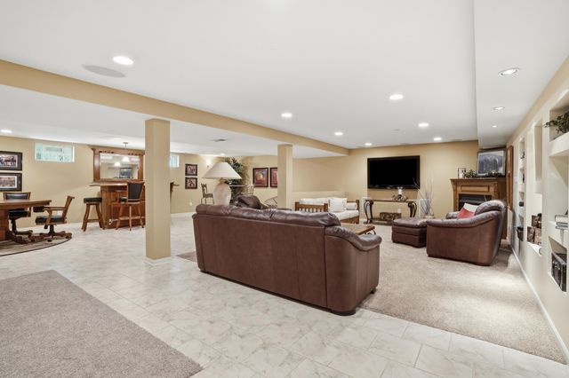 7621 Hamlin Street, Crown Point, IN 46307