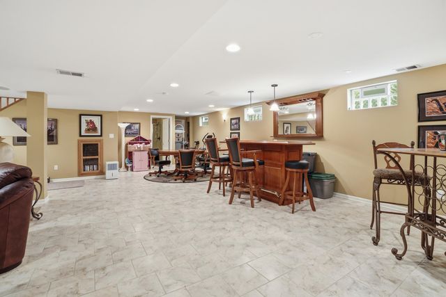 7621 Hamlin Street, Crown Point, IN 46307