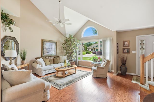 7621 Hamlin Street, Crown Point, IN 46307