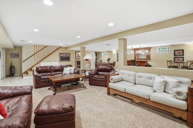 7621 Hamlin Street, Crown Point, IN 46307
