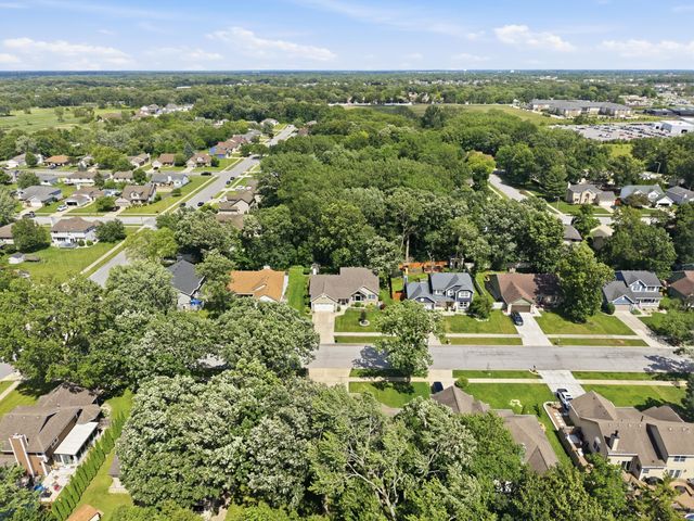 7621 Hamlin Street, Crown Point, IN 46307