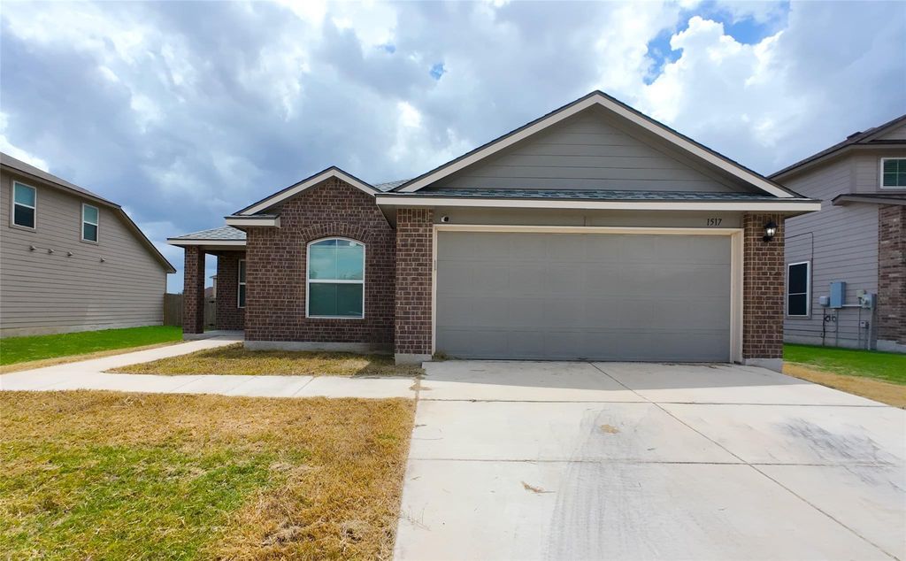 1517 Birmingham DR, Seguin, TX 78155