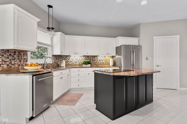 8646 Sturgeon Bay Lane, Indianapolis, IN 46236