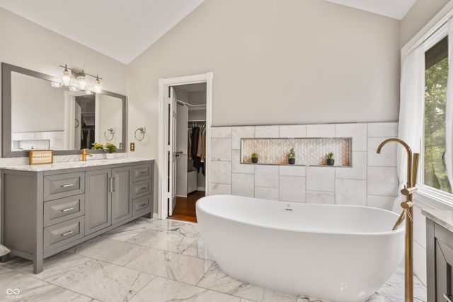 8646 Sturgeon Bay Lane, Indianapolis, IN 46236