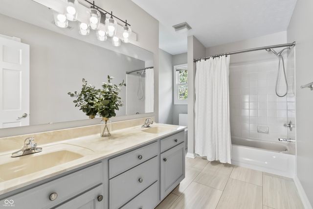8646 Sturgeon Bay Lane, Indianapolis, IN 46236