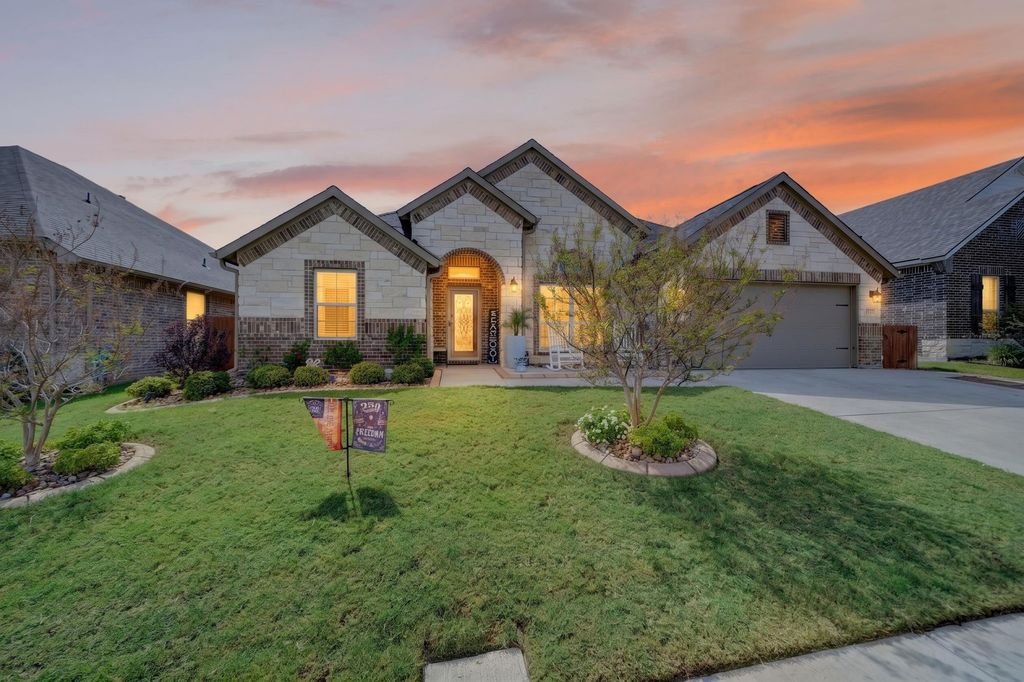1528 Sidewinder Trail, Weatherford, TX 76087