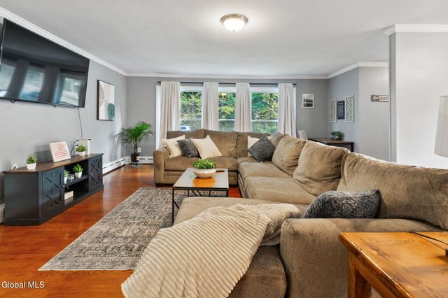 160 Clamsteam Road, Halfmoon, NY 12065