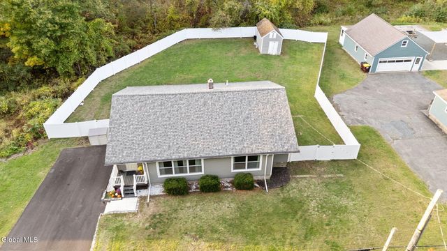 160 Clamsteam Road, Halfmoon, NY 12065
