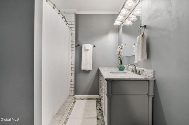 160 Clamsteam Road, Halfmoon, NY 12065