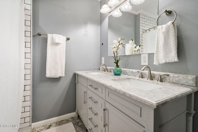 160 Clamsteam Road, Halfmoon, NY 12065