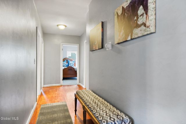 160 Clamsteam Road, Halfmoon, NY 12065