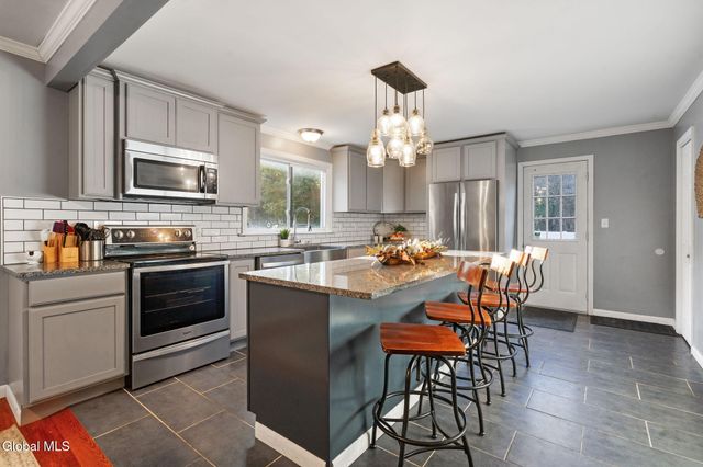 160 Clamsteam Road, Halfmoon, NY 12065