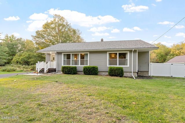 160 Clamsteam Road, Halfmoon, NY 12065