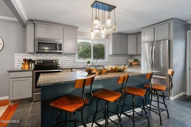 160 Clamsteam Road, Halfmoon, NY 12065